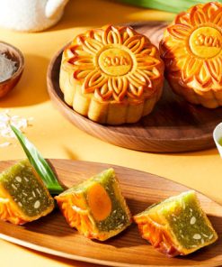 Bánh trung thu givral dừa hạt dưa